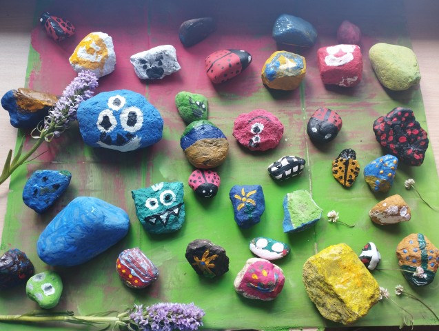 Bērnu un jauniešu radošā darbnīca "Krāsu akmeņi"